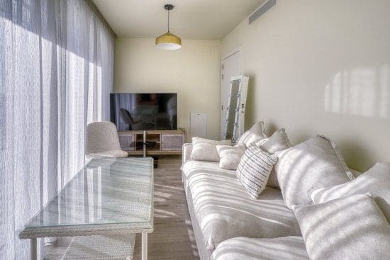 4 bedroom Villa for sale in Sotogrande with garage - € 940,000 (Ref: 9396328)