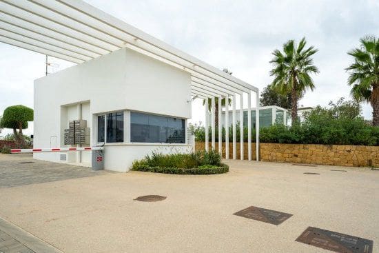 4 bedroom Villa for sale in Sotogrande with garage - € 940,000 (Ref: 9396328)