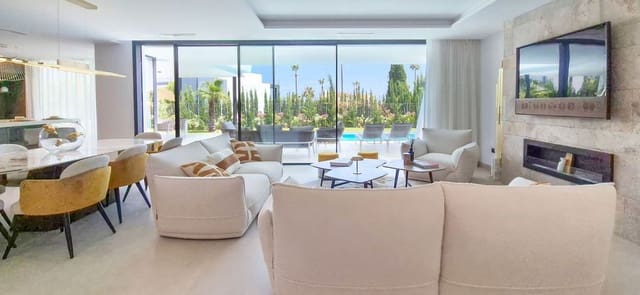 Chalet de 4 habitaciones en Estepona en venta con garaje - 2.495.000 € (Ref: 9439727)