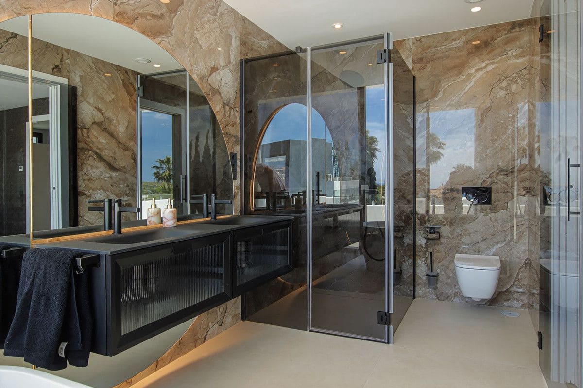 Chalet de 4 habitaciones en Estepona en venta con garaje - 2.495.000 € (Ref: 9439727)