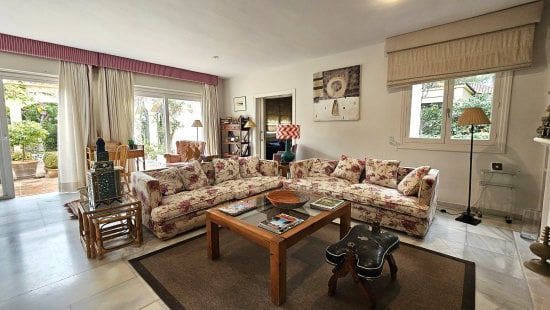 5 Zimmer Villa zu verkaufen in Sotogrande - 995.000 € (Ref: 9439728)