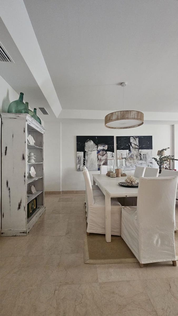 3 quarto Apartamento para arrendar em Sotogrande com garagem - 3 000 € (Ref: 9455971)