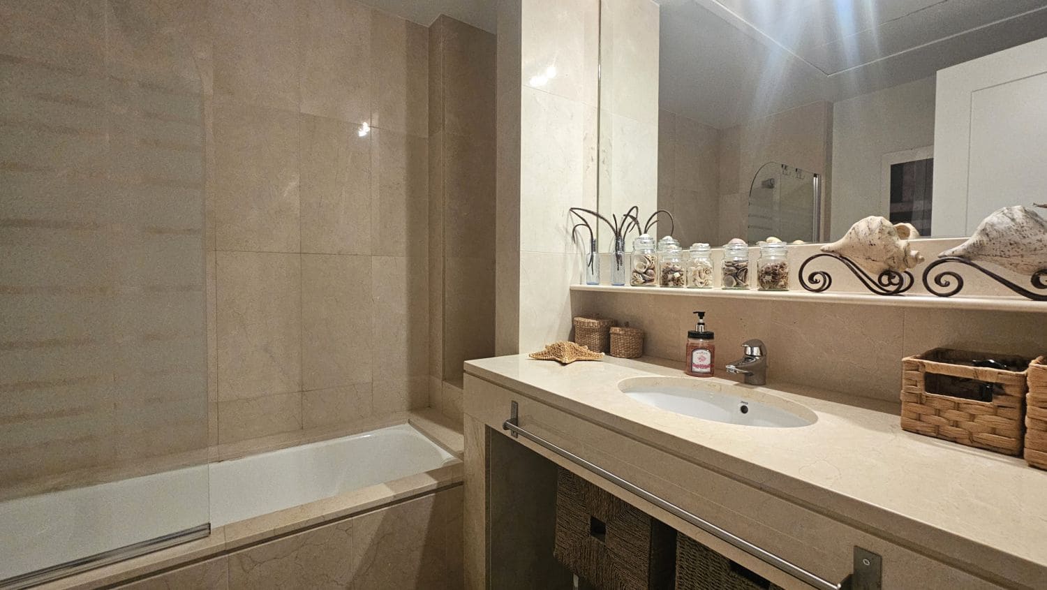 3 quarto Apartamento para arrendar em Sotogrande com garagem - 3 000 € (Ref: 9455971)