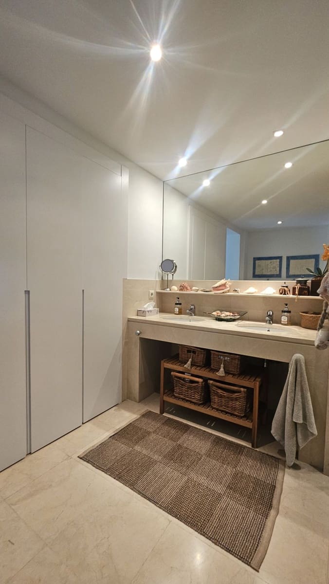 3 quarto Apartamento para arrendar em Sotogrande com garagem - 3 000 € (Ref: 9455971)