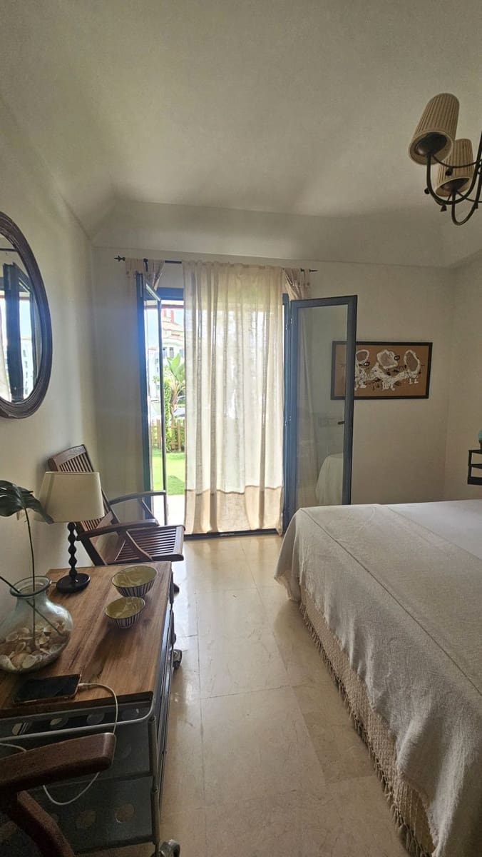 3 quarto Apartamento para arrendar em Sotogrande com garagem - 3 000 € (Ref: 9455971)