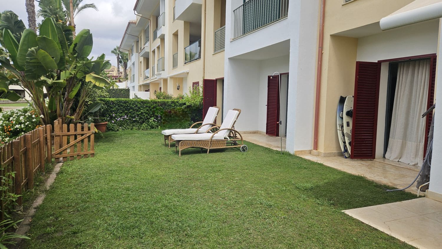 3 quarto Apartamento para arrendar em Sotogrande com garagem - 3 000 € (Ref: 9455971)