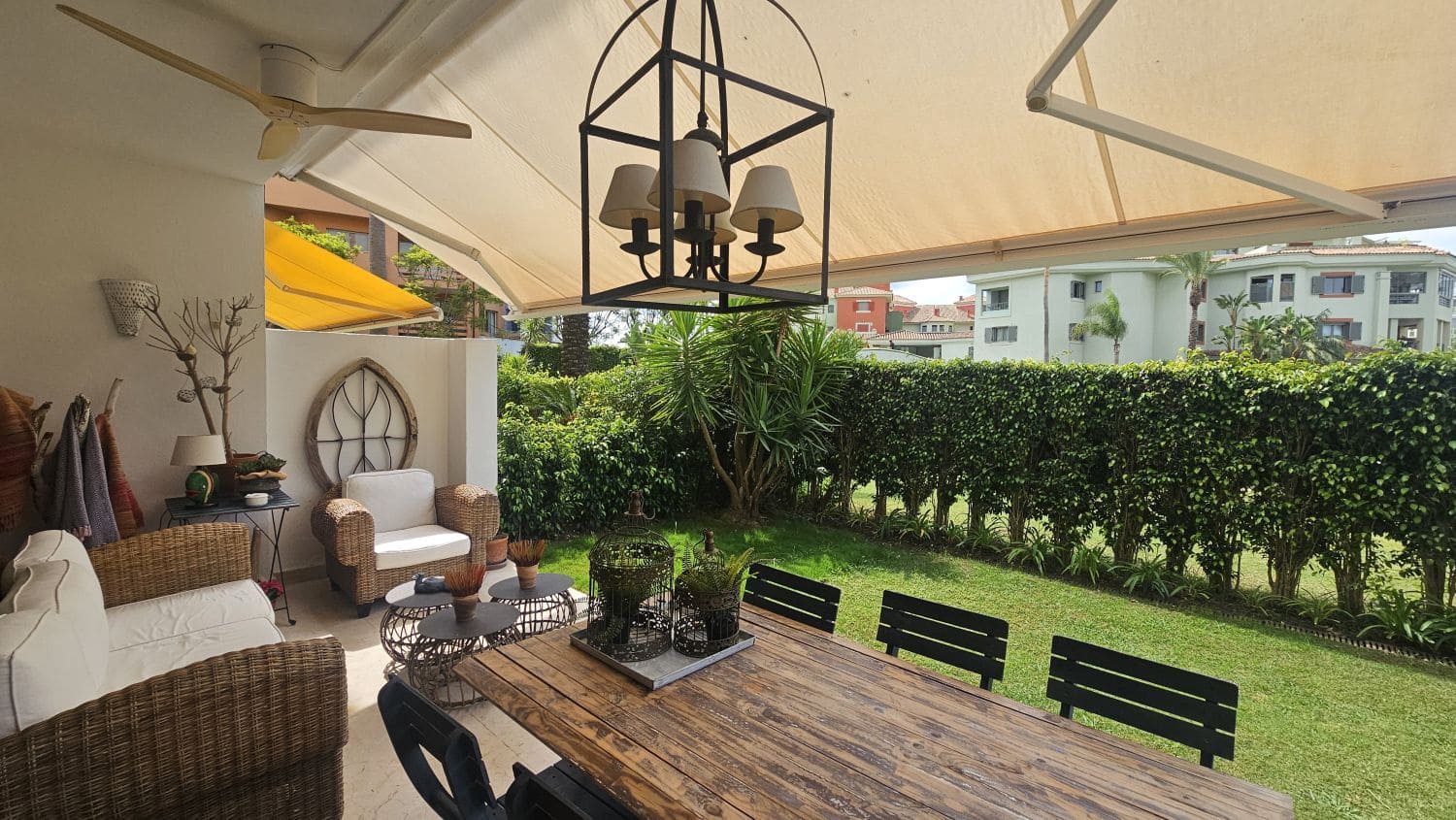 3 quarto Apartamento para arrendar em Sotogrande com garagem - 3 000 € (Ref: 9455971)