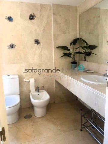5 quarto Casa em Banda para arrendar em Sotogrande, San Roque - 3 000 € (Ref: 9455972)