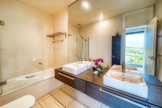 Chalet de 4 habitaciones en San Enrique de Guadiaro, San Roque en venta - 850.000 € (Ref: 9561451)