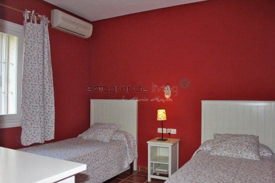 4 soveværelse Lejlighed til leje i Sotogrande - € 1.300 (Ref: 9568258)