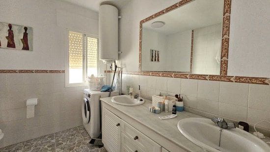 3 sovrum Hus till salu i Pueblo Nuevo de Guadiaro med garage - 495 000 € (Ref: 9637260)