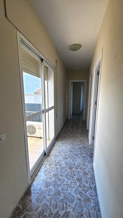3 bedroom Townhouse for sale in Pueblo Nuevo de Guadiaro with garage - € 410,000 (Ref: 9637260)