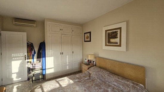 3 bedroom Townhouse for sale in Pueblo Nuevo de Guadiaro with garage - € 410,000 (Ref: 9637260)