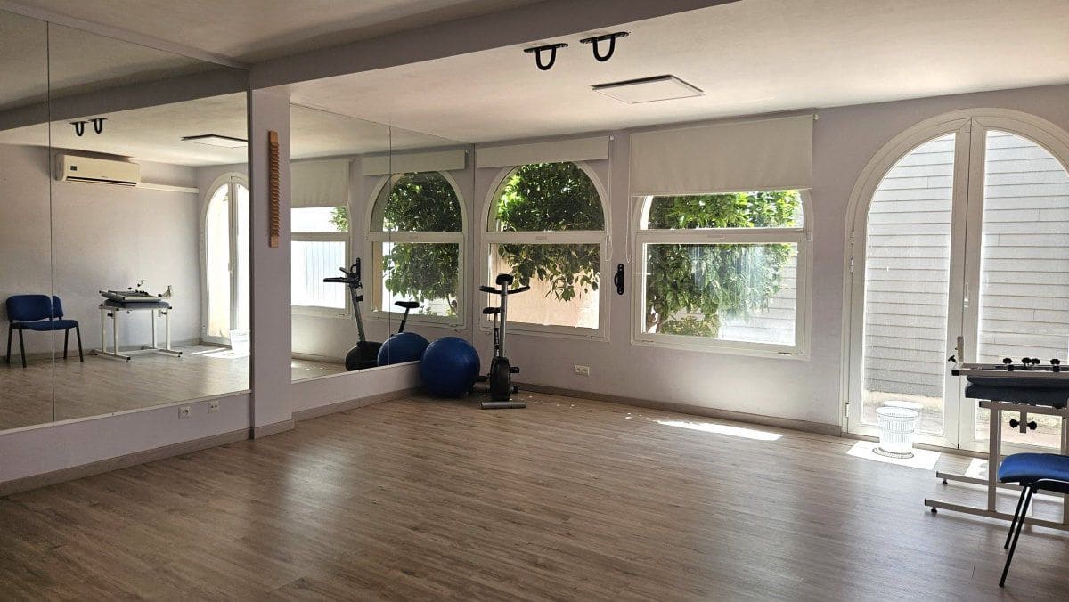 3 bedroom Townhouse for sale in Pueblo Nuevo de Guadiaro with garage - € 410,000 (Ref: 9637260)