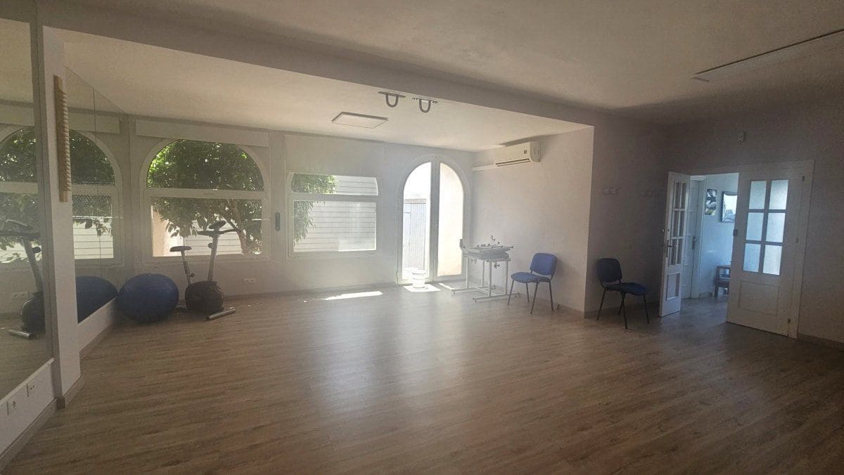 3 bedroom Townhouse for sale in Pueblo Nuevo de Guadiaro with garage - € 410,000 (Ref: 9637260)