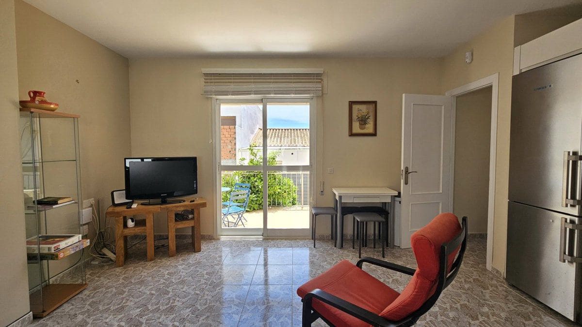 3 bedroom Townhouse for sale in Pueblo Nuevo de Guadiaro with garage - € 410,000 (Ref: 9637260)