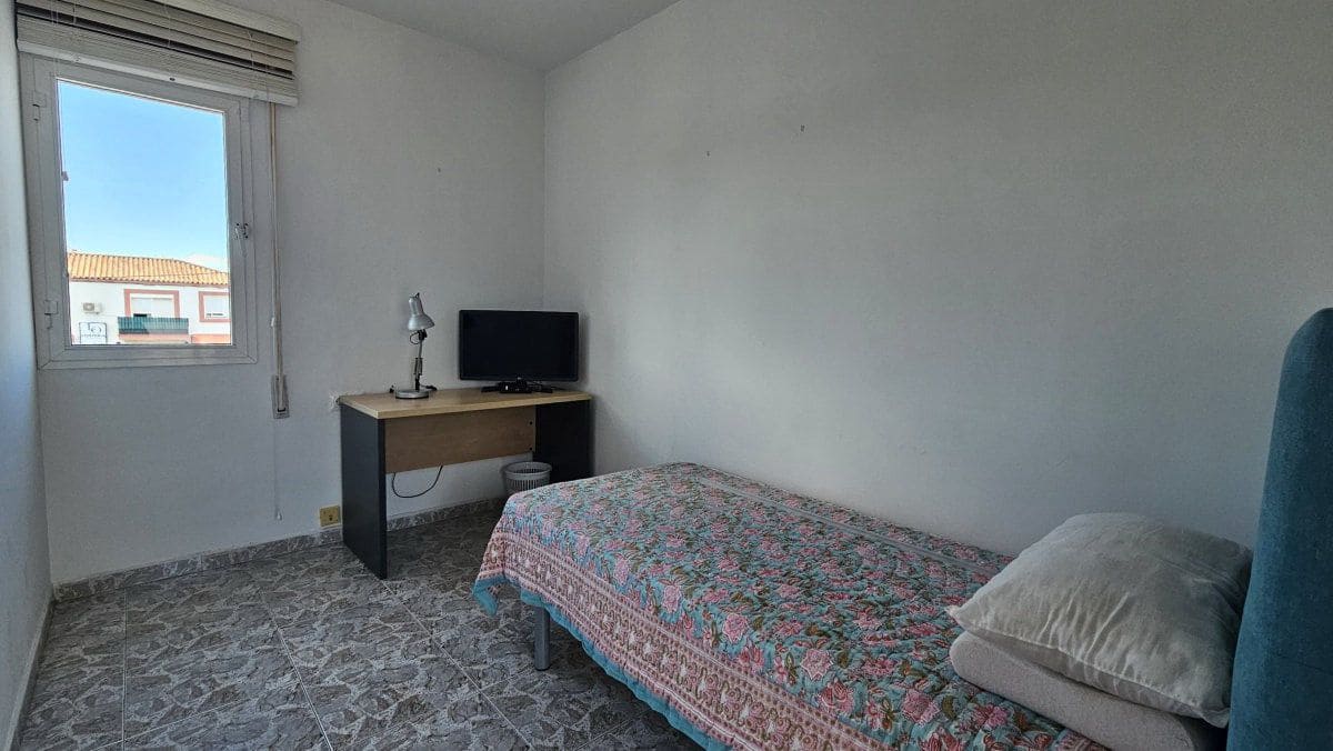 3 bedroom Townhouse for sale in Pueblo Nuevo de Guadiaro with garage - € 410,000 (Ref: 9637260)