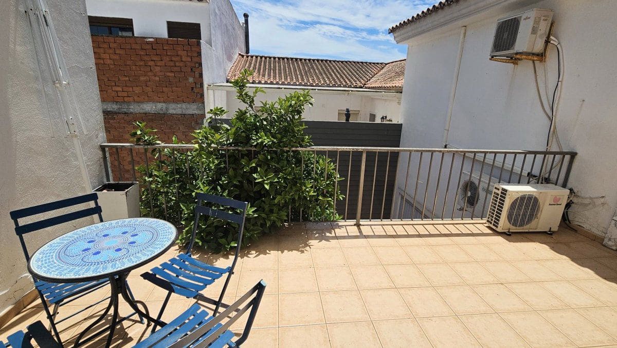 3 bedroom Townhouse for sale in Pueblo Nuevo de Guadiaro with garage - € 410,000 (Ref: 9637260)