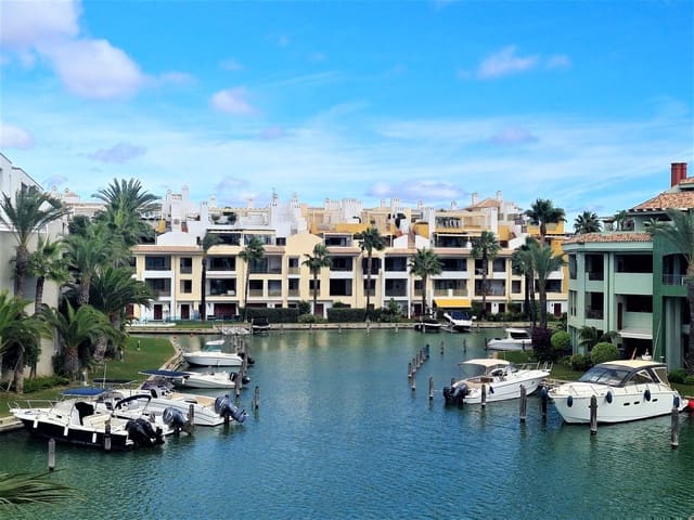 3 bedroom Apartment for holiday rental in Sotogrande, San Roque - € 2,500 (Ref: 9647896)