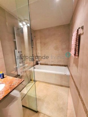 2 soverom Leilighet til leie i Sotogrande med garasje - € 2 500 (Ref: 9655798)