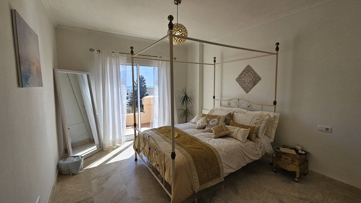 3 sovrum Villa till salu i La Alcaidesa - 620 000 € (Ref: 9698151)