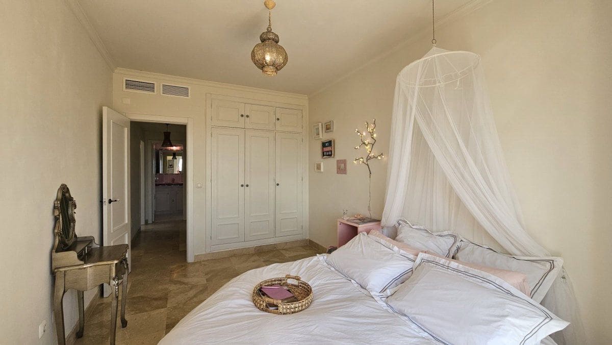 3 sovrum Villa till salu i La Alcaidesa - 620 000 € (Ref: 9698151)