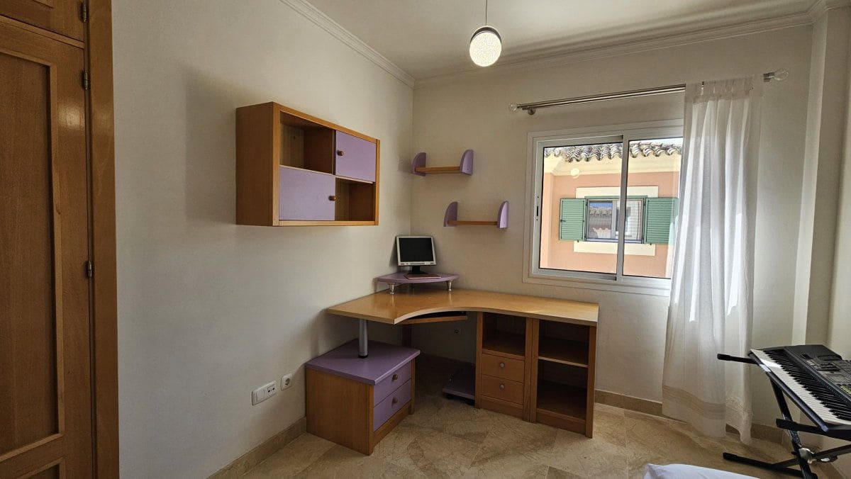 3 sovrum Villa till salu i La Alcaidesa - 620 000 € (Ref: 9698151)