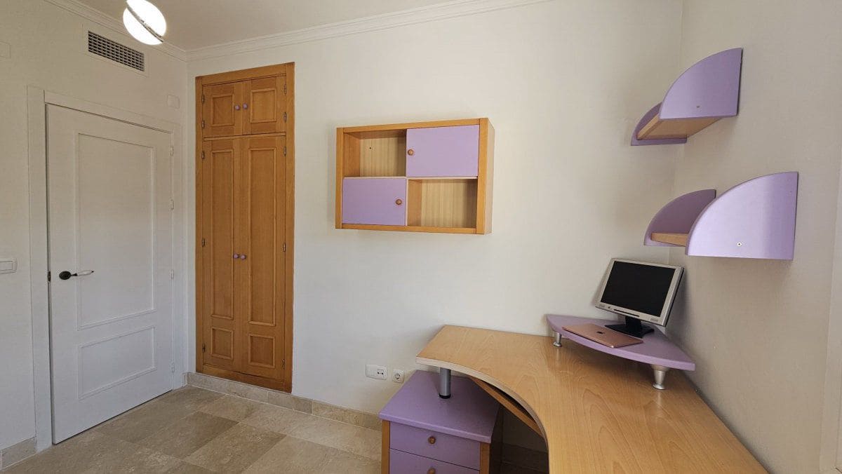 3 sovrum Villa till salu i La Alcaidesa - 620 000 € (Ref: 9698151)