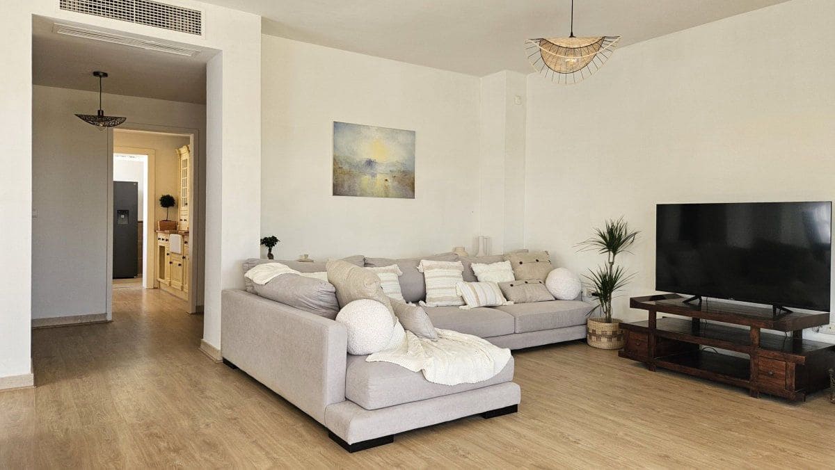 3 sovrum Villa till salu i La Alcaidesa - 620 000 € (Ref: 9698151)