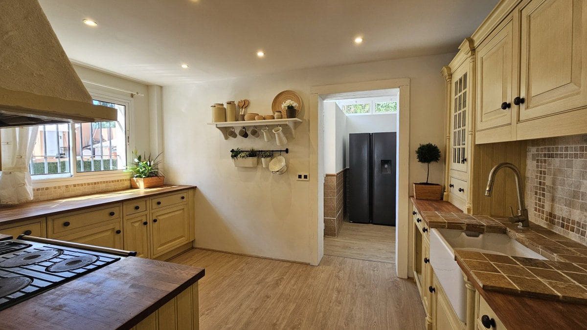 3 sovrum Villa till salu i La Alcaidesa - 620 000 € (Ref: 9698151)