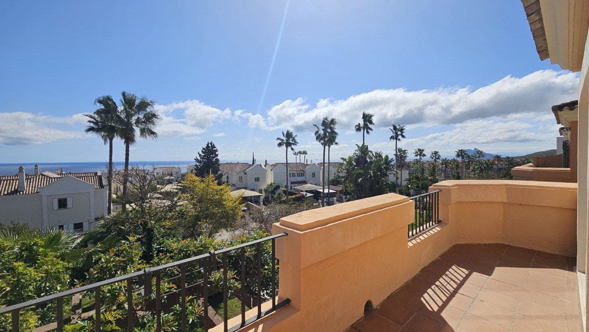 3 sovrum Villa till salu i La Alcaidesa - 620 000 € (Ref: 9698151)