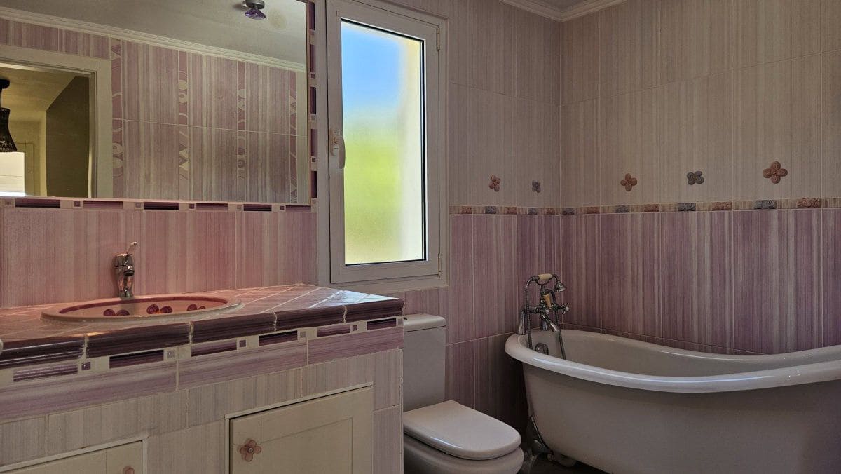 3 sovrum Villa till salu i La Alcaidesa - 620 000 € (Ref: 9698151)