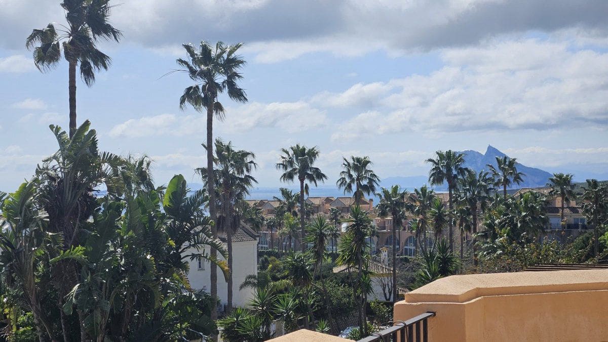 3 sovrum Villa till salu i La Alcaidesa - 620 000 € (Ref: 9698151)