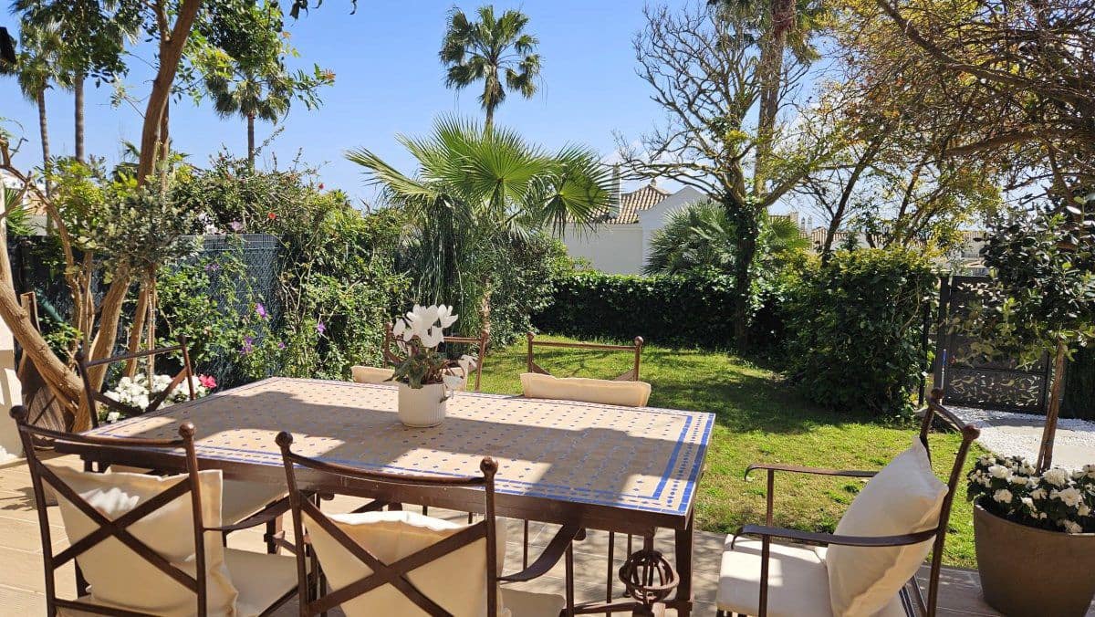 3 sovrum Villa till salu i La Alcaidesa - 620 000 € (Ref: 9698151)