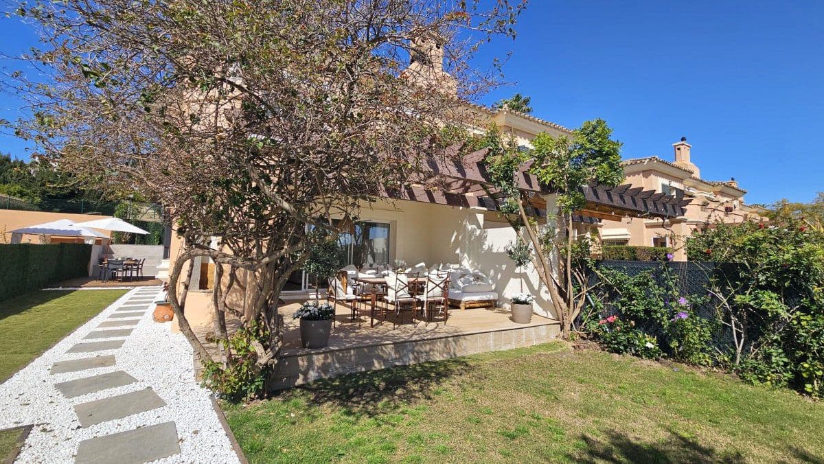 3 sovrum Villa till salu i La Alcaidesa - 620 000 € (Ref: 9698151)