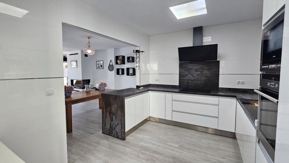 3 soveværelse Lejlighed til salg i La Alcaidesa - € 425.000 (Ref: 9701430)