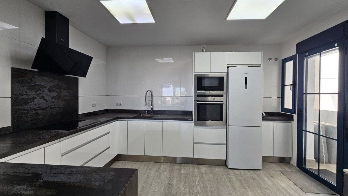 3 soveværelse Lejlighed til salg i La Alcaidesa - € 425.000 (Ref: 9701430)