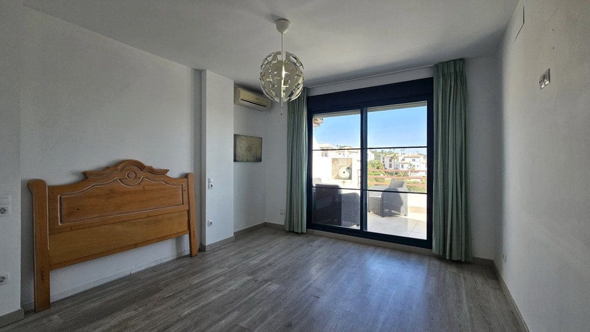 3 soveværelse Lejlighed til salg i La Alcaidesa - € 425.000 (Ref: 9701430)