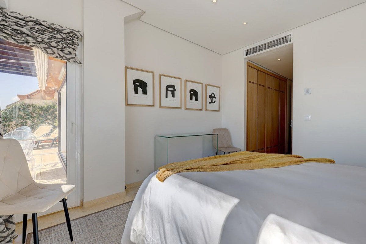 2 bedroom Apartment for rent in Sotogrande with garage - € 3,250 (Ref: 9714645)