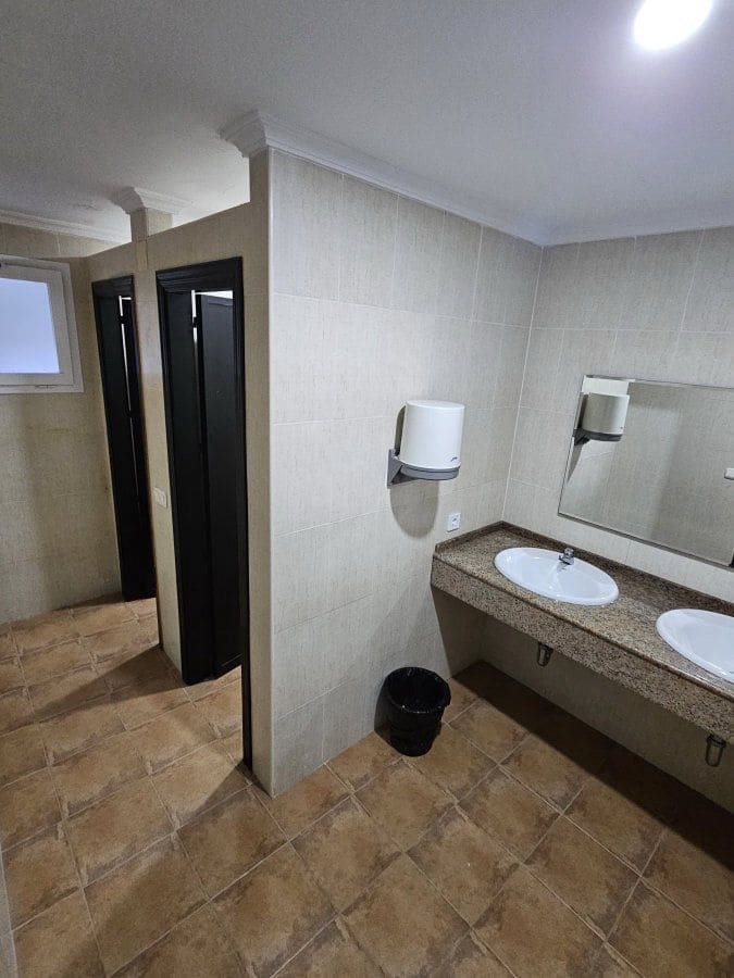 1 sovrum Kommersiell till salu i San Roque - 270 000 € (Ref: 9714646)