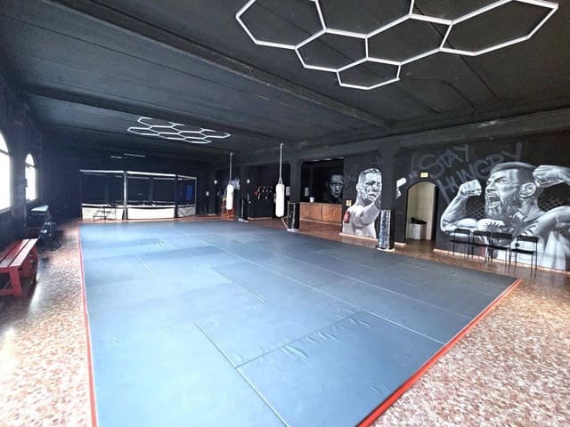 1 sovrum Kommersiell till salu i San Roque - 270 000 € (Ref: 9714646)