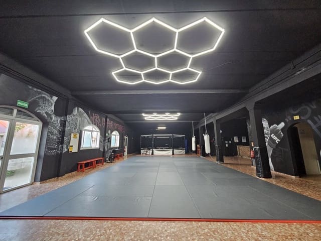 1 sovrum Kommersiell till salu i San Roque - 270 000 € (Ref: 9714646)