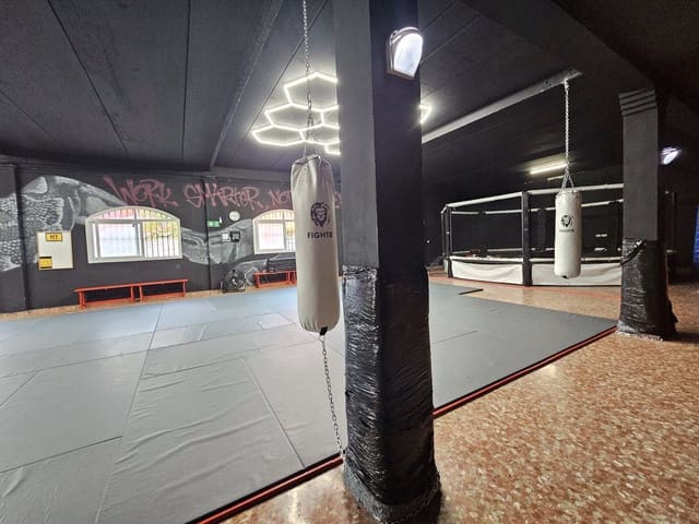 1 sovrum Kommersiell till salu i San Roque - 270 000 € (Ref: 9714646)