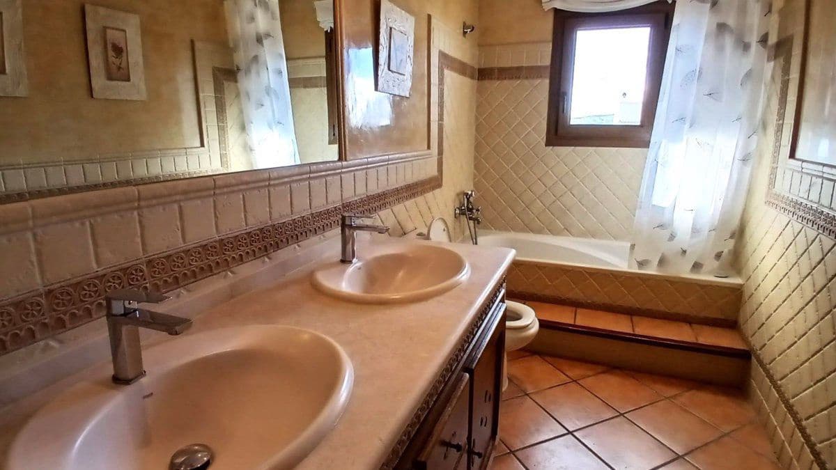 3 Zimmer Apartment zu vermieten in Casares - 1.300 € (Ref: 9738342)