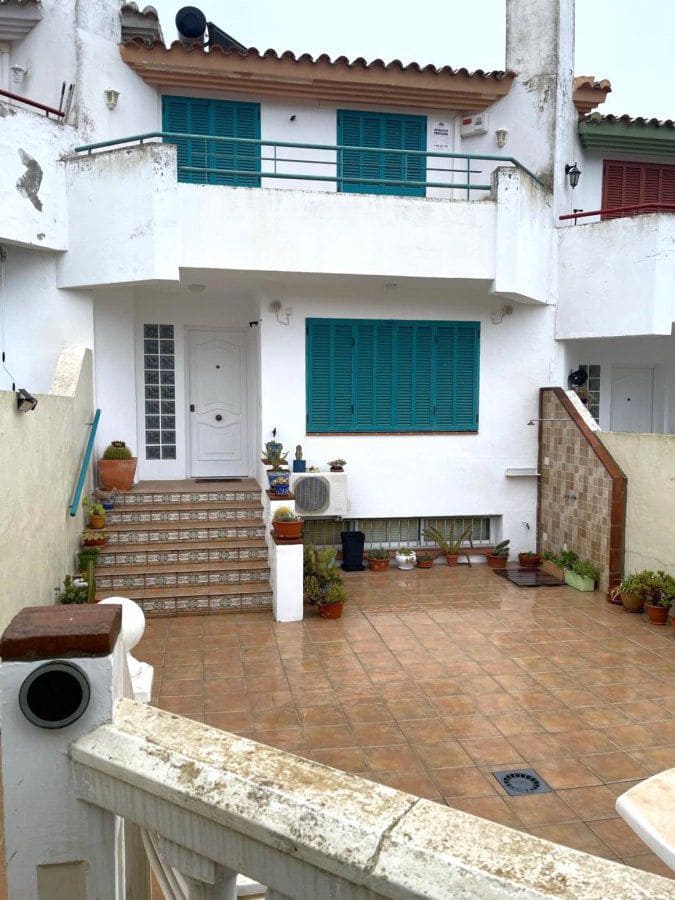 3 bedroom Terraced Villa for sale in La Linea de la Concepcion with garage - € 329,000 (Ref: 9738343)