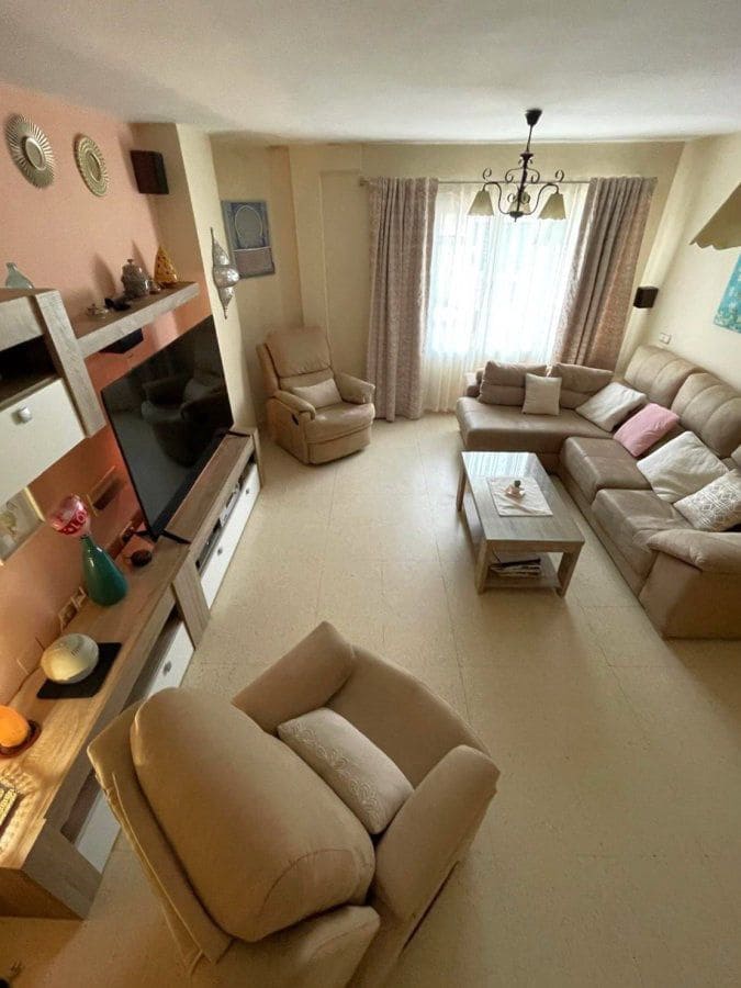 3 bedroom Terraced Villa for sale in La Linea de la Concepcion with garage - € 329,000 (Ref: 9738343)
