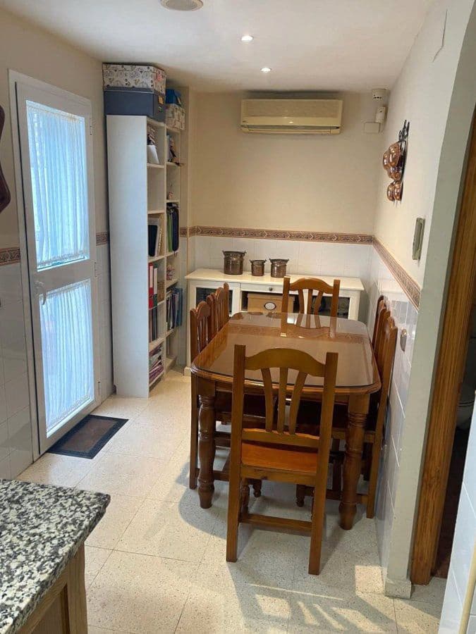 3 bedroom Terraced Villa for sale in La Linea de la Concepcion with garage - € 329,000 (Ref: 9738343)