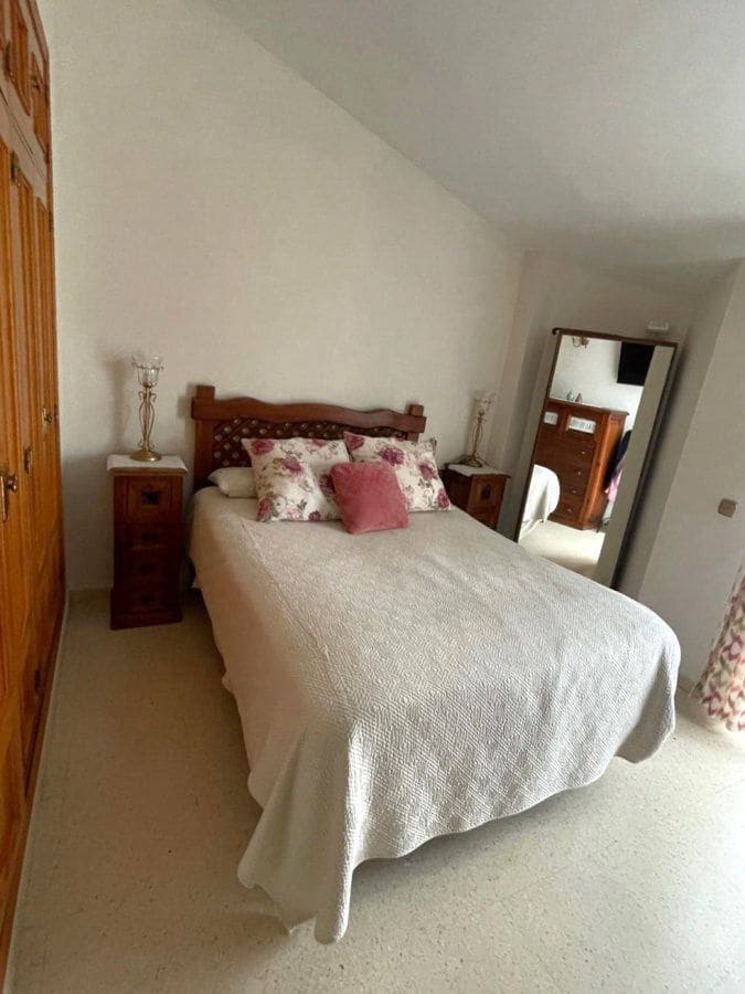 3 bedroom Terraced Villa for sale in La Linea de la Concepcion with garage - € 329,000 (Ref: 9738343)