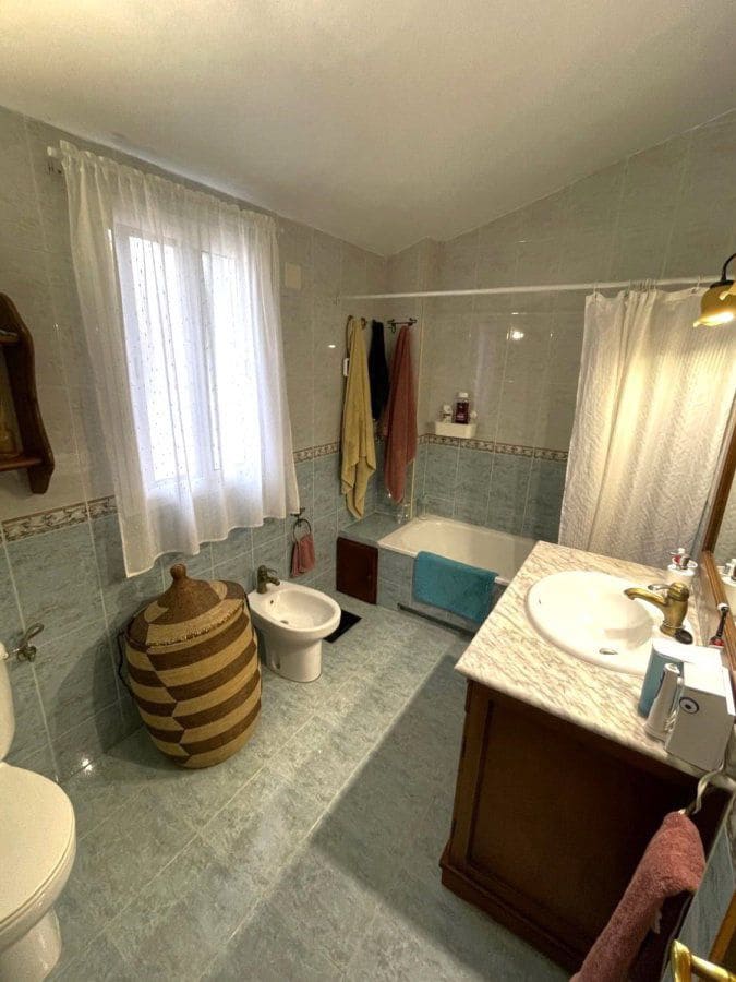 3 bedroom Terraced Villa for sale in La Linea de la Concepcion with garage - € 329,000 (Ref: 9738343)