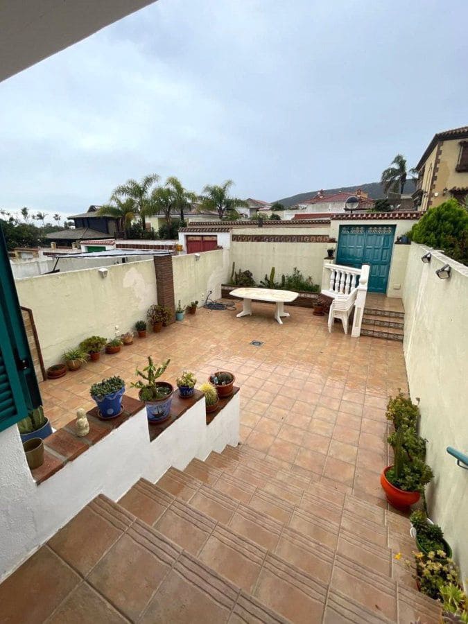 3 bedroom Terraced Villa for sale in La Linea de la Concepcion with garage - € 329,000 (Ref: 9738343)
